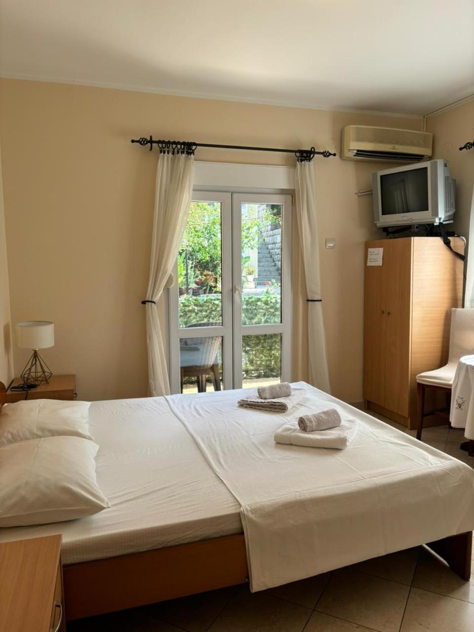 Studio On The Coast, With A View Of The Sunrise,Free We-Fi Kotor Buitenkant foto